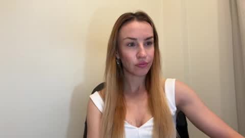 Snapshot of nyxelia_ chatting on May 6, 7:02 am Anastasia online show from May 6, 7:02 am