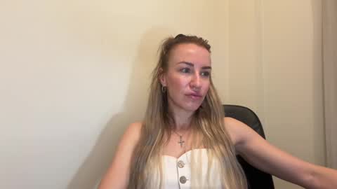 Snapshot of nyxelia_ chatting on May 14, 7:37 am Anastasia online show from May 14, 7:37 am