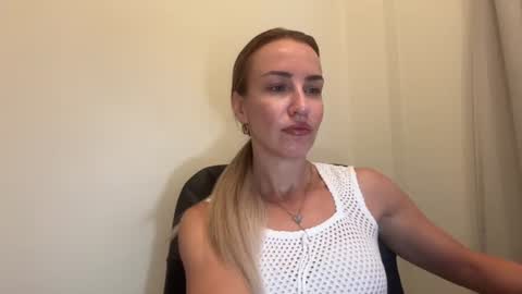 Snapshot of nyxelia_ chatting on June 17, 7:11 am Anastasia online show from June 17, 7:11 am