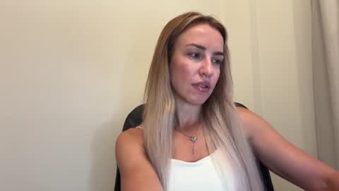Snapshot of nyxelia_ chatting on June 25, 8:08 am Anastasia online show from June 25, 8:08 am