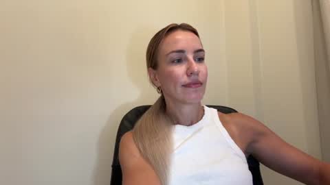 Snapshot of nyxelia_ chatting on July 3, 7:15 am Anastasia online show from July 3, 7:15 am
