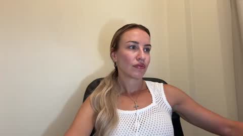 Snapshot of nyxelia_ chatting on July 7, 7:23 am Anastasia online show from July 7, 7:23 am