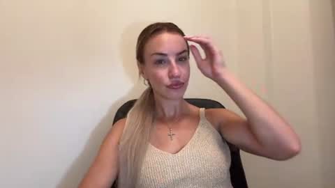 Snapshot of nyxelia_ chatting on July 10, 7:23 am Anastasia online show from July 10, 7:23 am