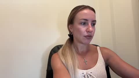 Snapshot of nyxelia_ chatting on July 16, 7:14 am Anastasia online show from July 16, 7:14 am