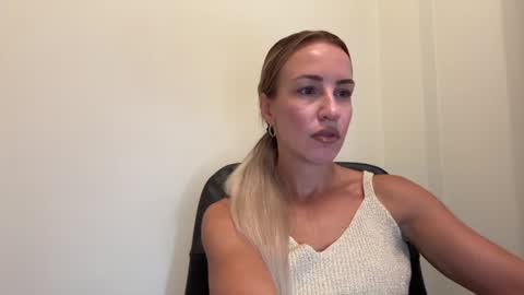 Snapshot of nyxelia_ chatting on July 25, 7:17 am Anastasia online show from July 25, 7:17 am