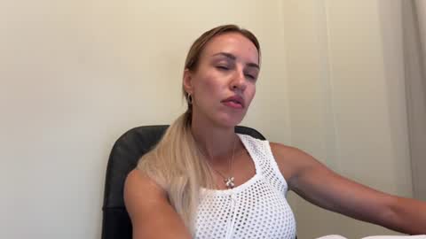 Snapshot of nyxelia_ chatting on August 3, 9:04 am Anastasia online show from August 3, 9:04 am