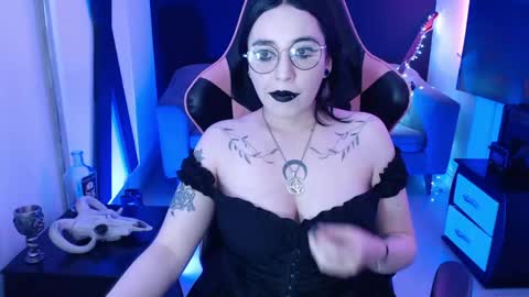 Snapshot of nyxnocturne chatting on June 4, 12:00 pm Nyx online show from June 4, 12:00 pm