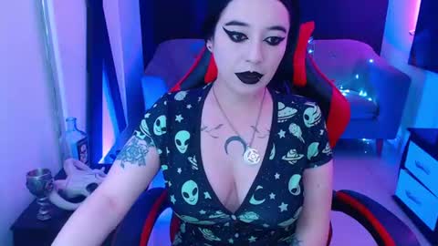 Snapshot of nyxnocturne chatting on June 24, 12:04 pm Nyx online show from June 24, 12:04 pm