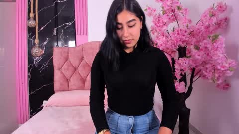 MAILY  online show from November 5, 4:18 pm