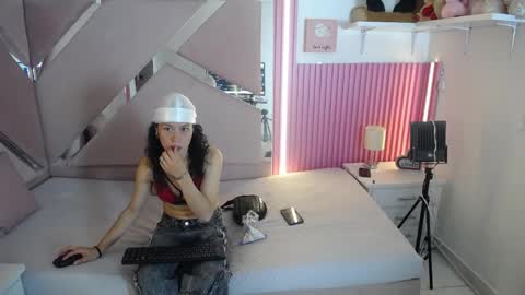 Snapshot of oblivionlove chatting on May 19, 9:21 pm oblivionlove online show from May 19, 9:21 pm