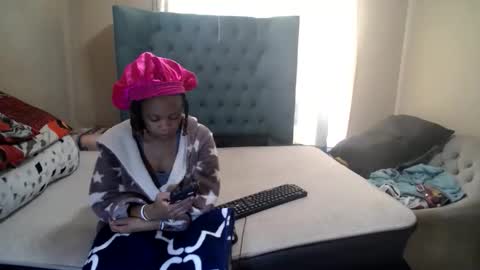 Snapshot of obsessedmimi chatting on May 25, 9:04 am obsessedmimi online show from May 25, 9:04 am