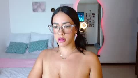 Snapshot of obsidian_love1 chatting on June 22, 10:07 pm obsidian_love1 online show from June 22, 10:07 pm
