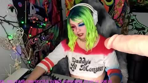 Snapshot of occvlt_qveen chatting on October 14, 11:05 pm occvlt qveen online show from October 14, 11:05 pm