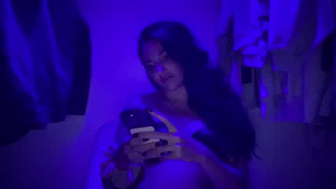 Snapshot of oceanxalara22_xo chatting on October 2, 2:40 am A L A R A online show from October 2, 2:40 am