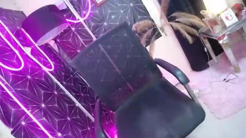 Snapshot of octaviayuki chatting on May 9, 2:28 am Kyla online show from May 9, 2:28 am