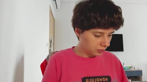 Snapshot of octopussy69x chatting on December 18, 5:35 am Evie online show from December 18, 5:35 am