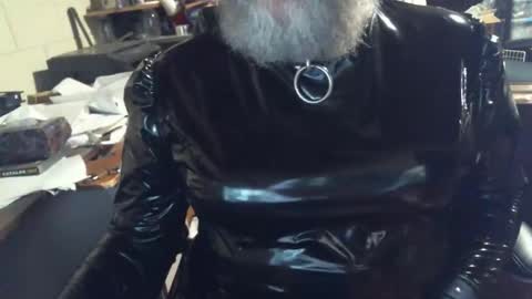 Snapshot of oddobsessions chatting on December 16, 11:32 pm oddobsessions online show from December 16, 11:32 pm