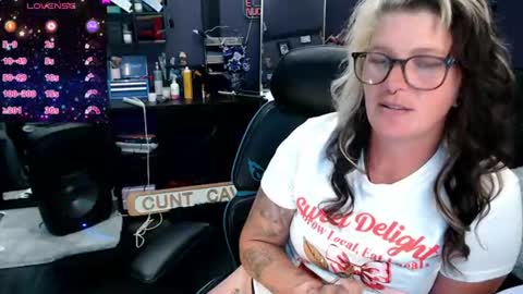 Snapshot of oddywithabody chatting on July 12, 11:18 pm Oddy With A Body online show from July 12, 11:18 pm