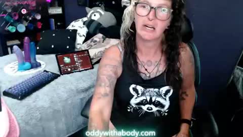 Snapshot of oddywithabody chatting on July 21, 10:34 pm Oddy With A Body online show from July 21, 10:34 pm