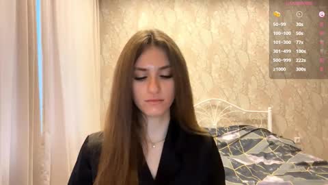 Mia online show from November 26, 8:59 am