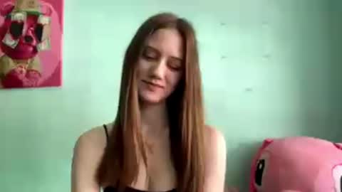 Mia online show from March 17, 9:01 am