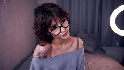 Thea online show from November 13, 6:40 pm