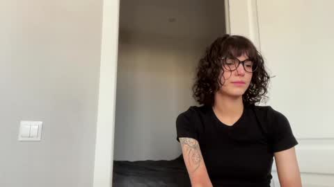 Snapshot of odettehatt chatting on May 15, 4:41 am Thea online show from May 15, 4:41 am