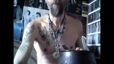 Snapshot of oedipe666 chatting on March 24, 1:38 pm oedipe666cam online show from March 24, 1:38 pm