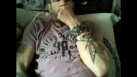Snapshot of oedipe666 chatting on April 25, 1:41 pm oedipe666cam online show from April 25, 1:41 pm