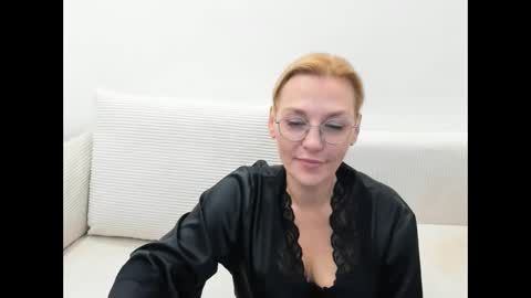 Snapshot of oeigesmik chatting on April 8, 10:48 am oeigesmik online show from April 8, 10:48 am