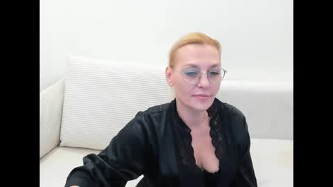 Snapshot of oeigesmik chatting on April 9, 10:53 am oeigesmik online show from April 9, 10:53 am