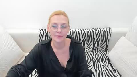 Snapshot of oeigesmik chatting on April 17, 11:02 am oeigesmik online show from April 17, 11:02 am