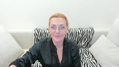 Snapshot of oeigesmik chatting on April 19, 8:57 am oeigesmik online show from April 19, 8:57 am