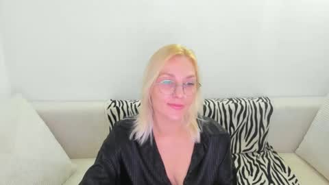Snapshot of oeigesmik chatting on April 25, 1:41 pm oeigesmik online show from April 25, 1:41 pm