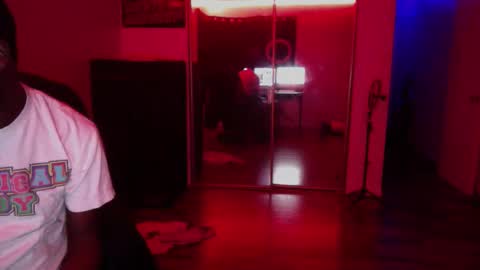 Snapshot of officialmoneyxxx chatting on November 5, 12:38 pm Money online show from November 5, 12:38 pm