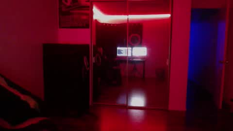 Snapshot of officialmoneyxxx chatting on November 30, 2:37 am Money online show from November 30, 2:37 am