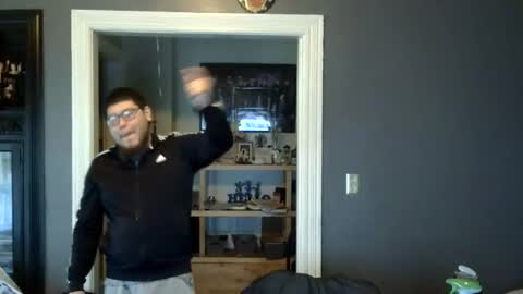 Snapshot of oflores77 chatting on May 16, 3:55 pm oscar flores online show from May 16, 3:55 pm