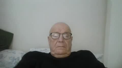 Snapshot of oggi95 chatting on February 18, 7:19 pm oggi95 online show from February 18, 7:19 pm