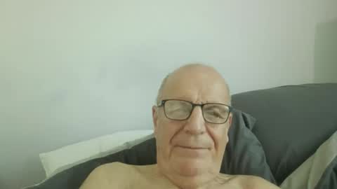 Snapshot of oggi95 chatting on September 11, 6:24 am oggi95 online show from September 11, 6:24 am