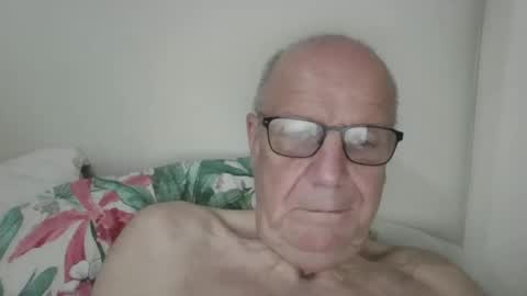 Snapshot of oggi95 chatting on September 12, 6:35 am oggi95 online show from September 12, 6:35 am