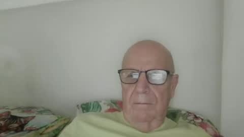 Snapshot of oggi95 chatting on October 6, 10:12 am oggi95 online show from October 6, 10:12 am