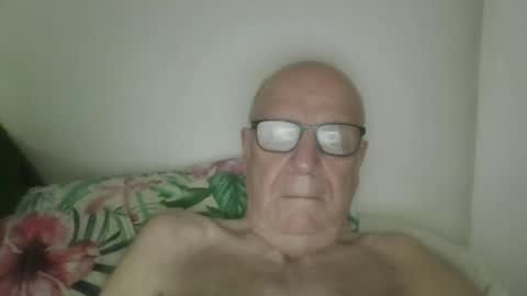 Snapshot of oggi95 chatting on October 13, 8:03 am oggi95 online show from October 13, 8:03 am