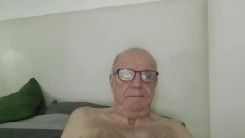 Snapshot of oggi95 chatting on November 6, 3:24 pm oggi95 online show from November 6, 3:24 pm