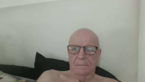 Snapshot of oggi95 chatting on November 24, 1:11 pm oggi95 online show from November 24, 1:11 pm