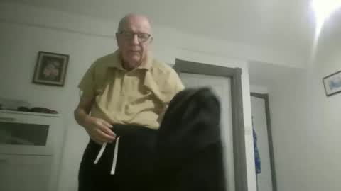 Snapshot of oggi95 chatting on December 4, 4:16 pm oggi95 online show from December 4, 4:16 pm