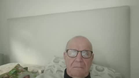 Snapshot of oggi95 chatting on January 19, 3:27 pm oggi95 online show from January 19, 3:27 pm