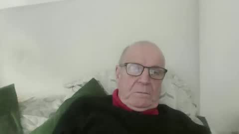 Snapshot of oggi95 chatting on February 2, 3:44 pm oggi95 online show from February 2, 3:44 pm