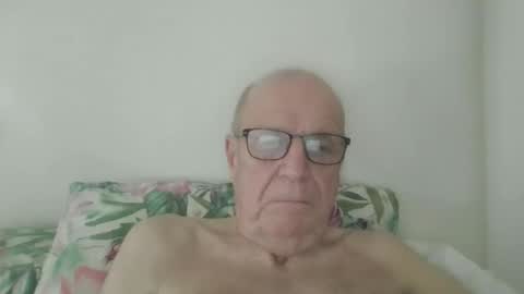 Snapshot of oggi95 chatting on February 8, 10:07 am oggi95 online show from February 8, 10:07 am