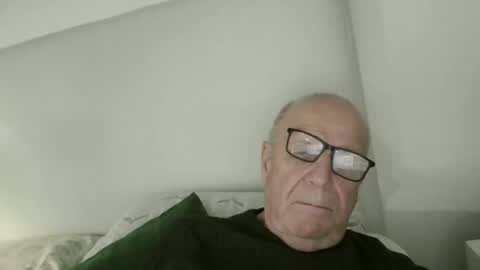 Snapshot of oggi95 chatting on March 11, 4:57 pm oggi95 online show from March 11, 4:57 pm