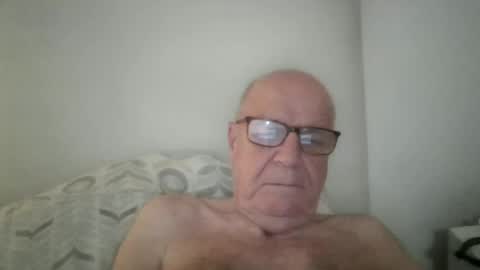 Snapshot of oggi95 chatting on June 19, 6:18 am oggi95 online show from June 19, 6:18 am